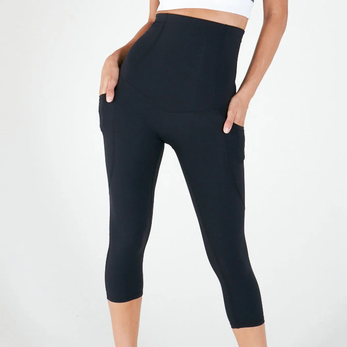 High-waisted black capri leggings with pockets from Emamaco Shapewear for activewear