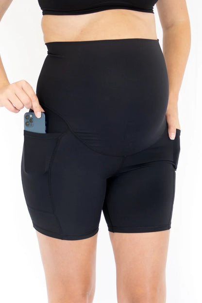 High-waisted Emama Maternity Bike Shorts with pockets in sleek black design